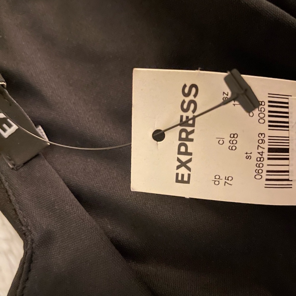NEW Express Silky Twist Front Bodysuit - Picture 4 of 7